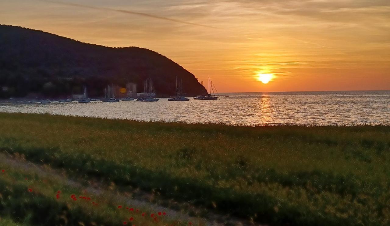A casa di Berna e Tere Venturina Terme Exterior foto