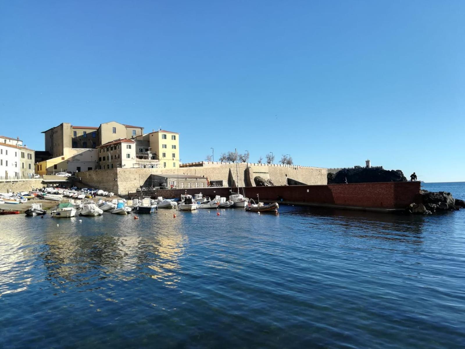 A casa di Berna e Tere Venturina Terme Exterior foto